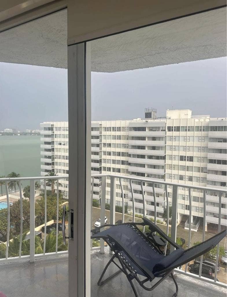 Rent room with private bathroom