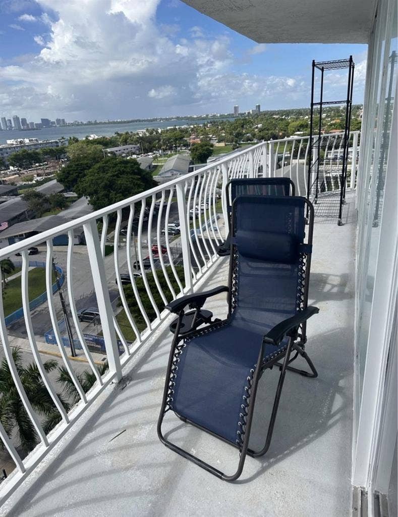 Rent room with private bathroom
