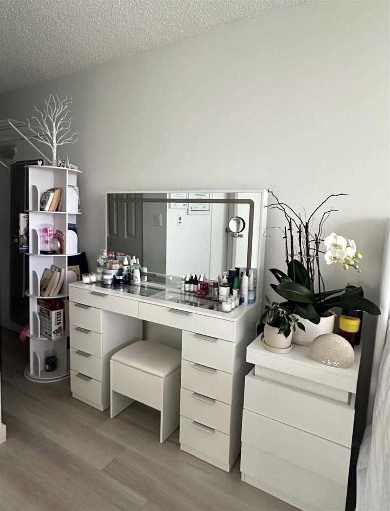 Rent room with private bathroom