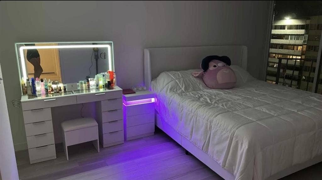 Rent room with private bathroom