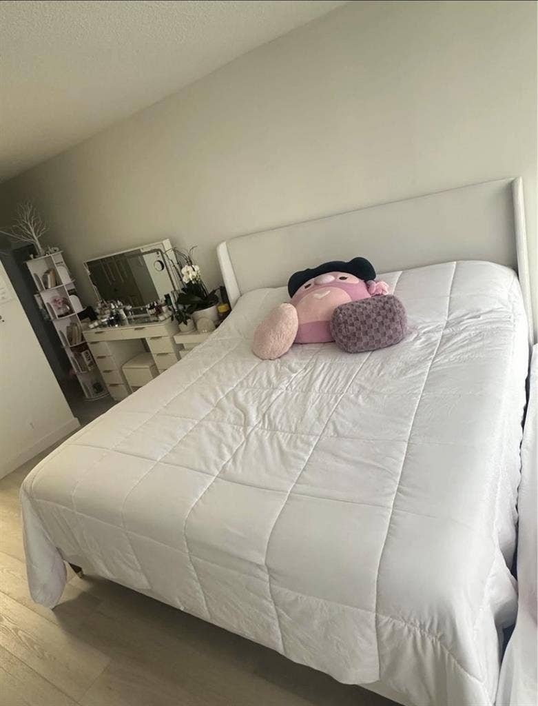 Rent room with private bathroom