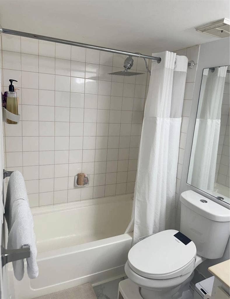 Rent room with private bathroom