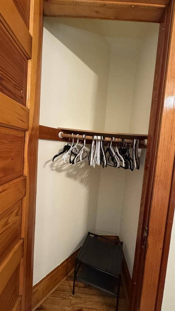 Fully furnished room for 600