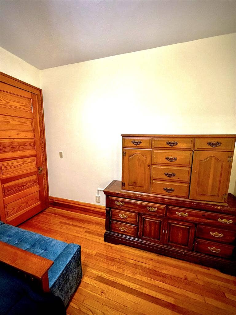 Fully furnished room for 600