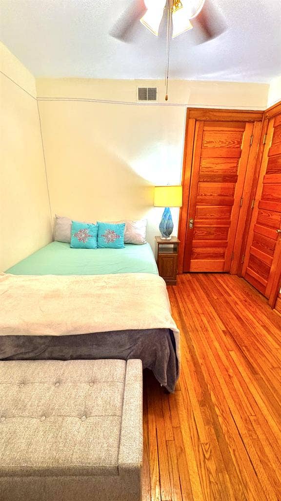 Fully furnished room for 600