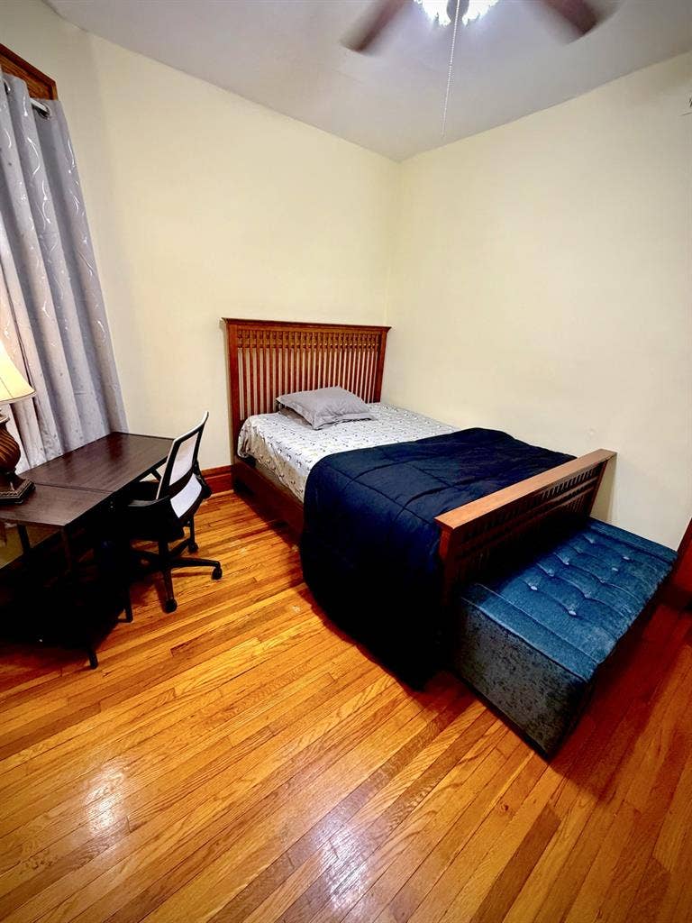 Fully furnished room for 600