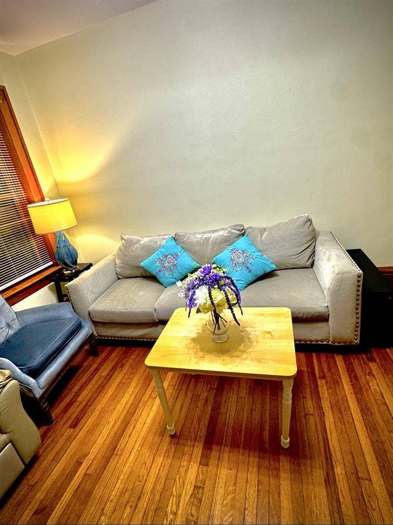Fully furnished room for 600
