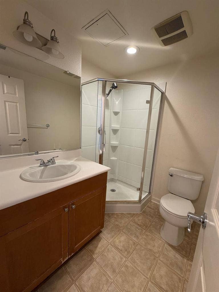 Private Bedroom & Bath Bills includ