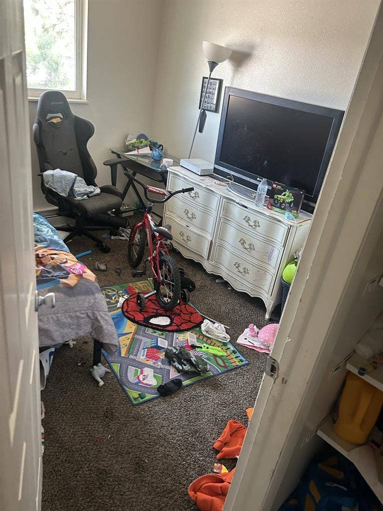 1 bedroom, 1 walk in closet