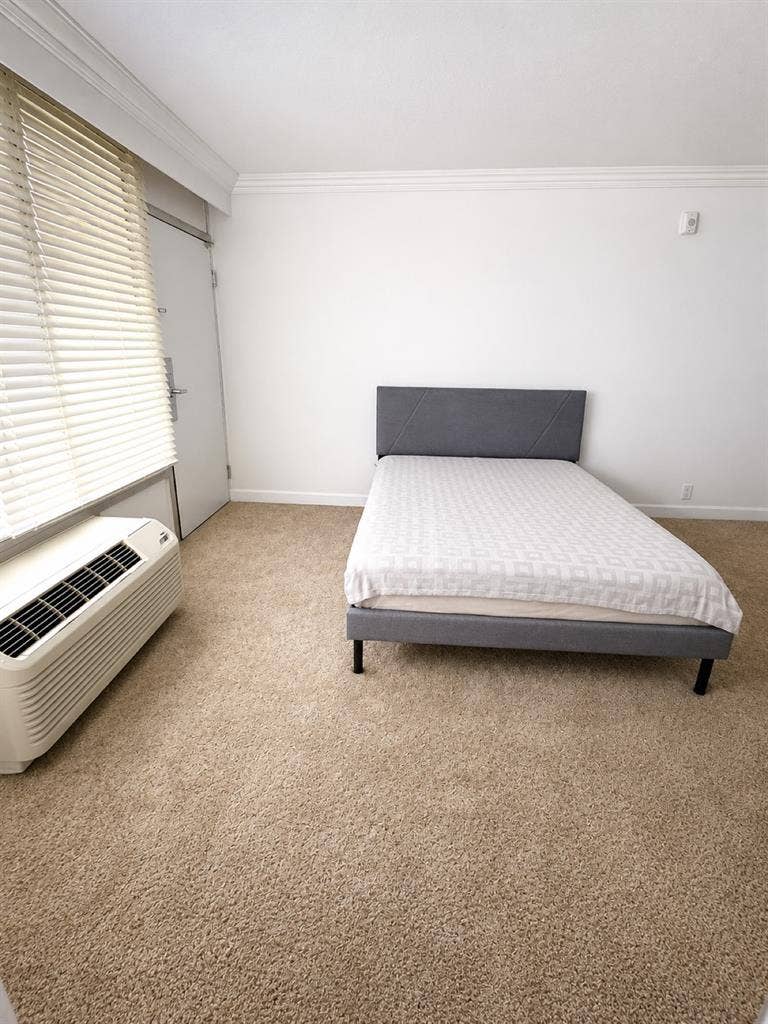 1 room for rent