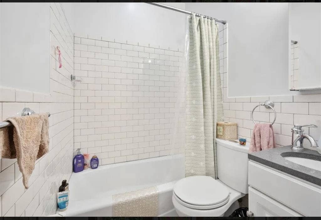 3bd/2bth Bedstuy $1367, 1 yr lease.