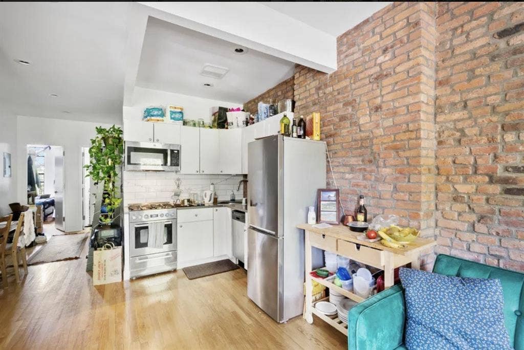 3bd/2bth Bedstuy $1367, 1 yr lease.