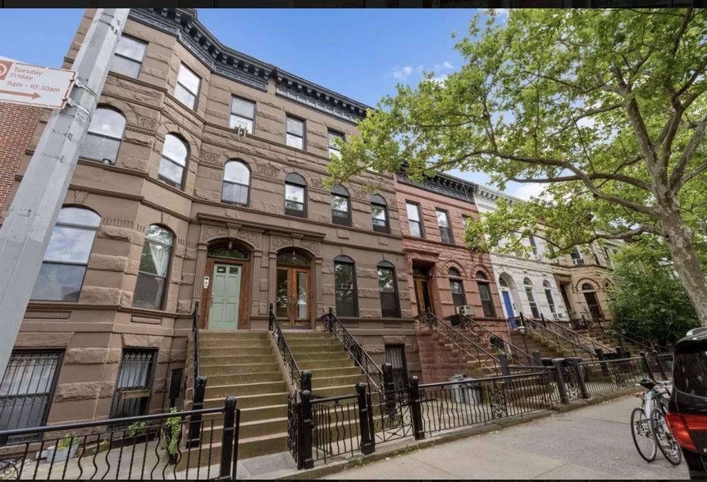 3bd/2bth Bedstuy $1367, 1 yr lease.