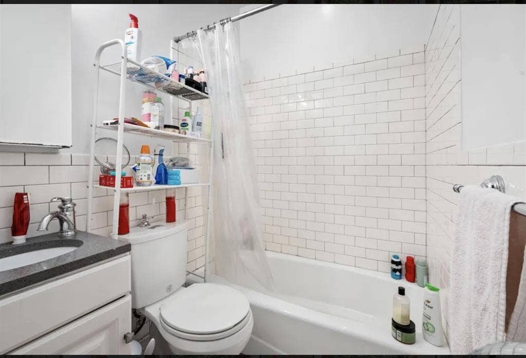 3bd/2bth Bedstuy $1367, 1 yr lease.