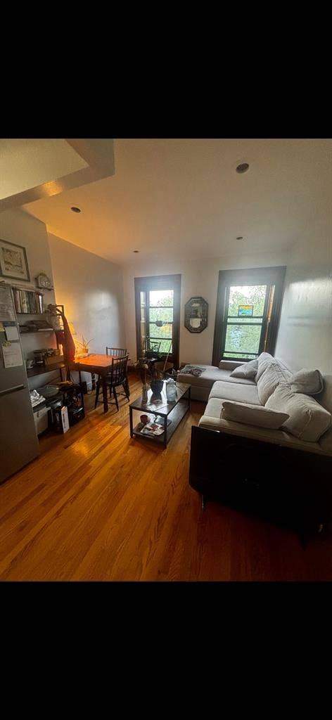 3bd/2bth Bedstuy $1367, 1 yr lease.
