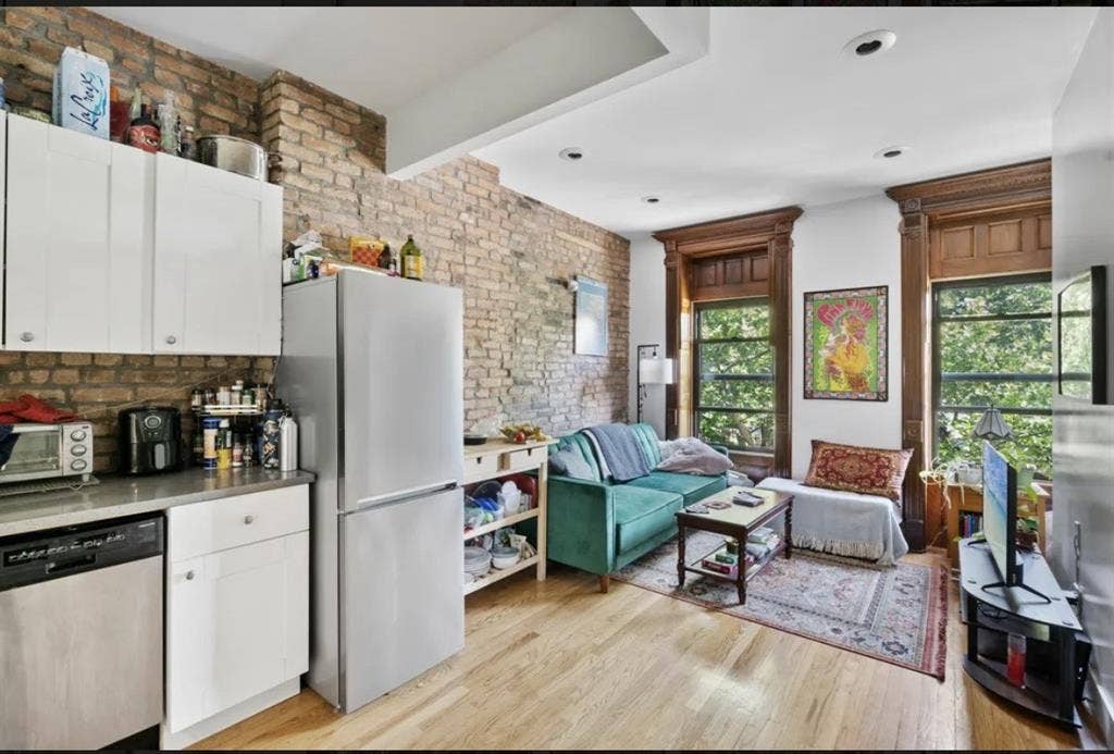 3bd/2bth Bedstuy $1367, 1 yr lease.