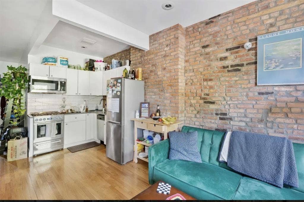 3bd/2bth Bedstuy $1367, 1 yr lease.