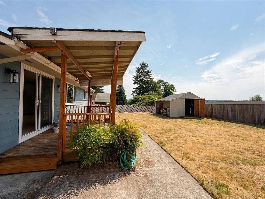 New Listing *Utilities Included*