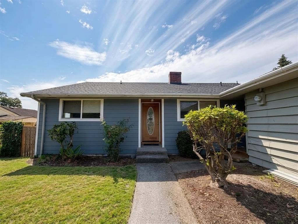New Listing *Utilities Included*