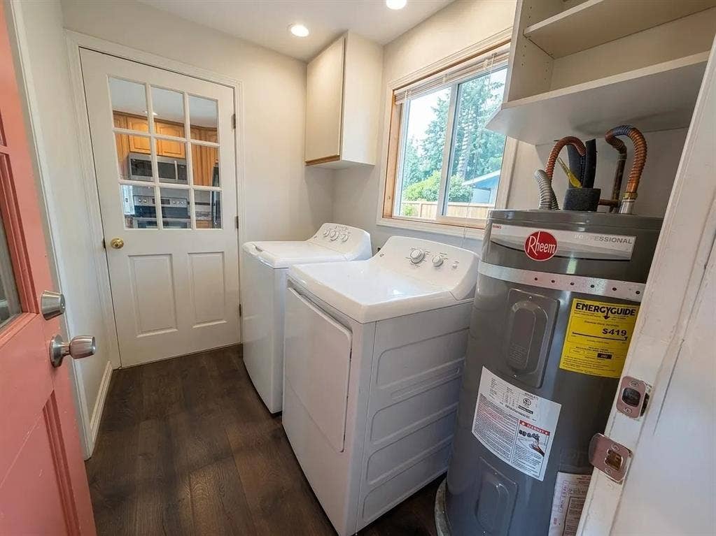 New Listing *Utilities Included*