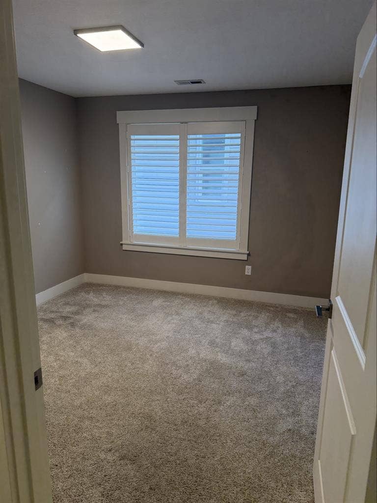 Looking for new Roomate