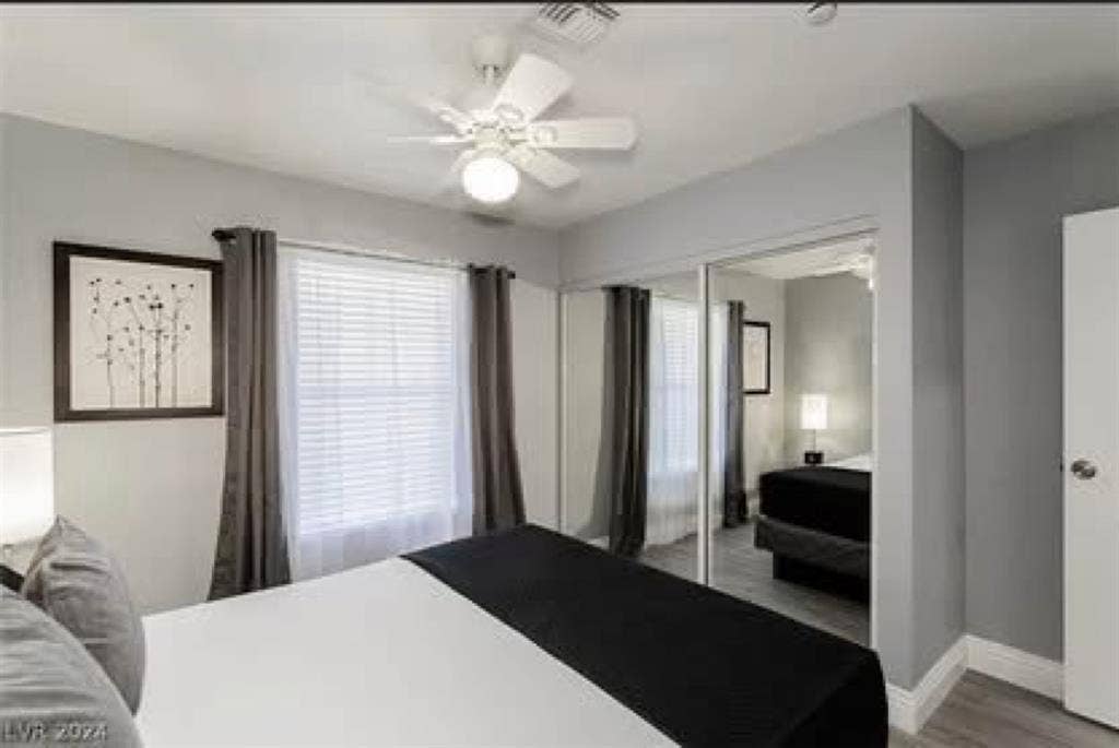 Father /daughter with room 4 rent