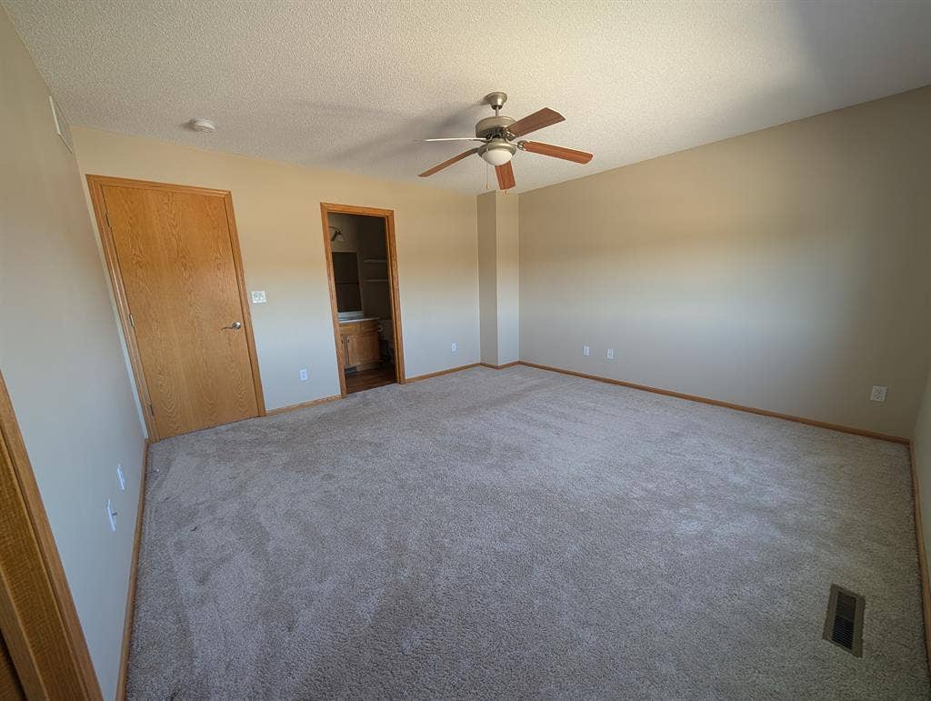 Spacious Master Suite in NW Roch