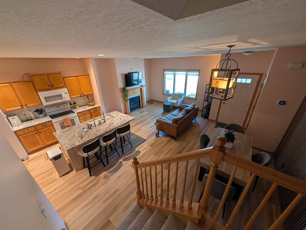 Spacious Master Suite in NW Roch