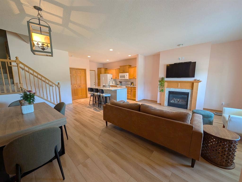 Spacious Master Suite in NW Roch