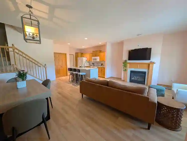 Spacious Master Suite in NW Roch
