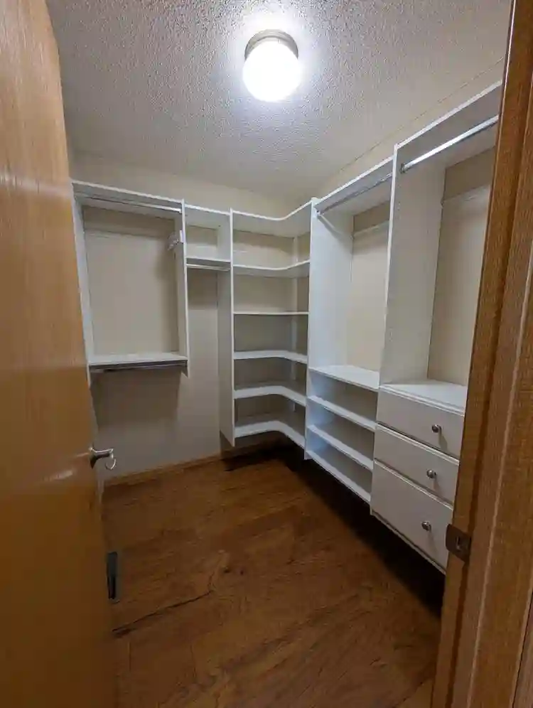 Spacious Master Suite in NW Roch