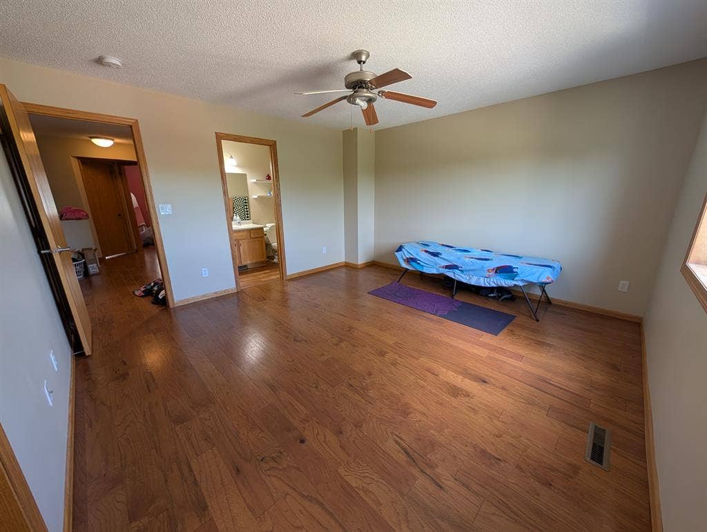 Spacious Master Suite in NW Roch