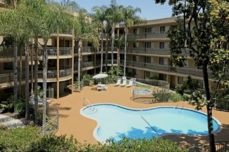 ROOM FOR RENT LONG BEACH