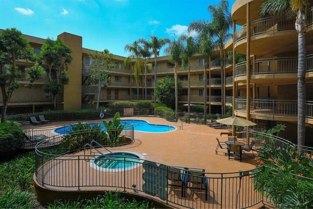 ROOM FOR RENT LONG BEACH