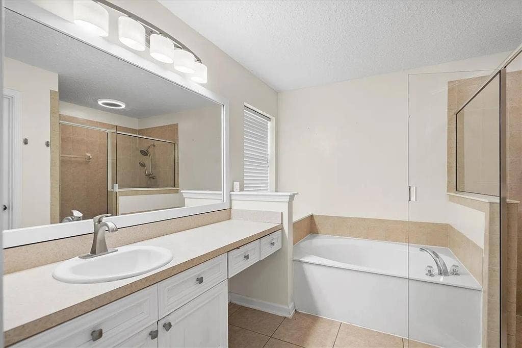 Room Aavailable In Spacious Home
