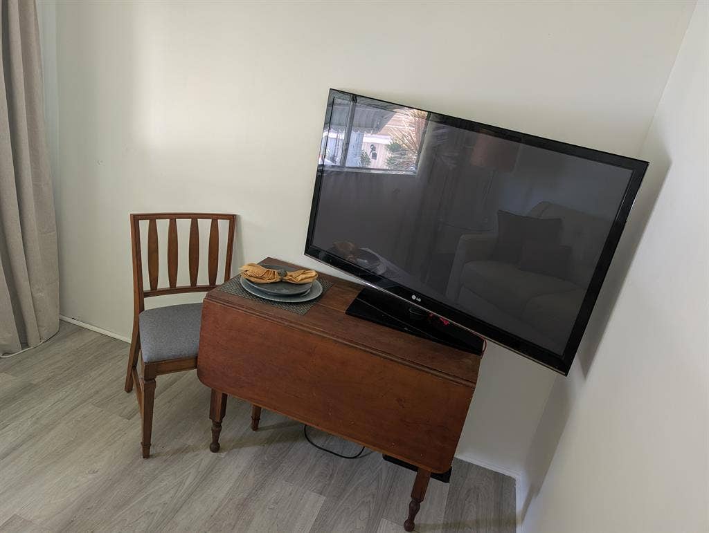 Private Bed Bath Den 45+comm LGBTQ
