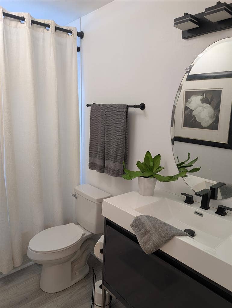 Private Bed Bath Den 45+comm LGBTQ