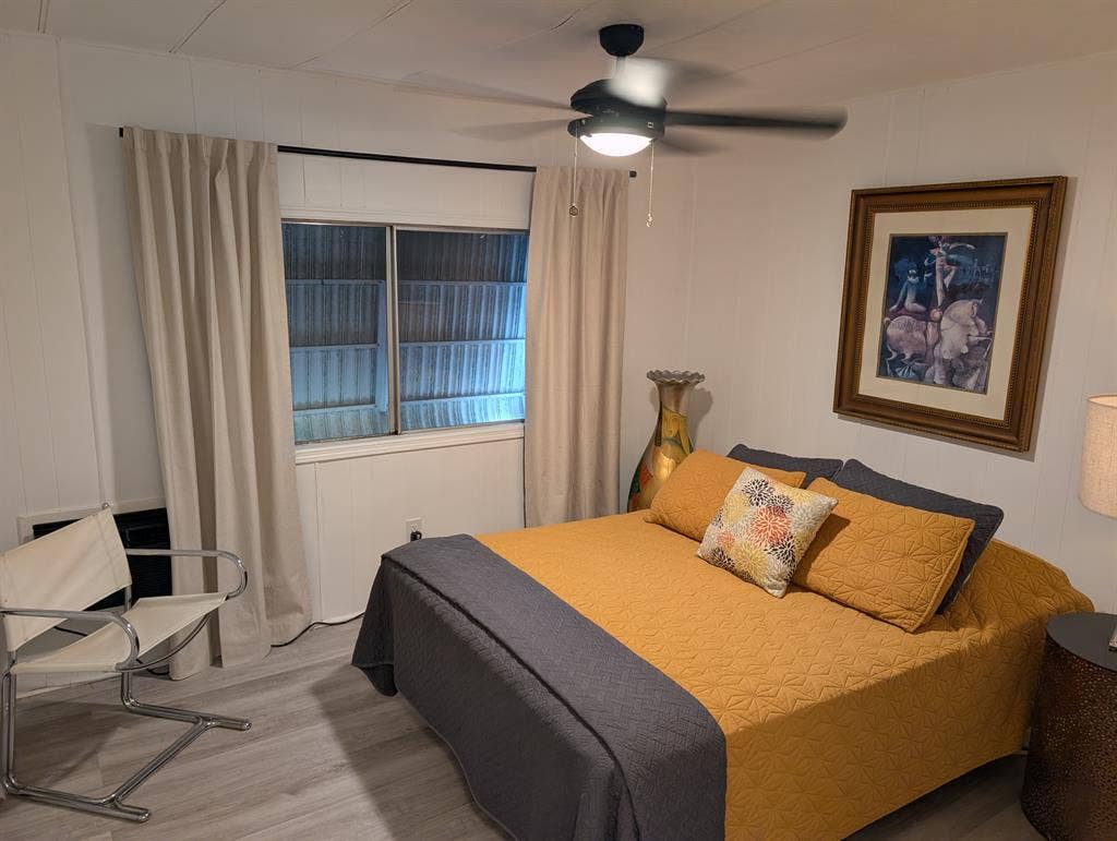 Private Bed Bath Den 45+comm LGBTQ
