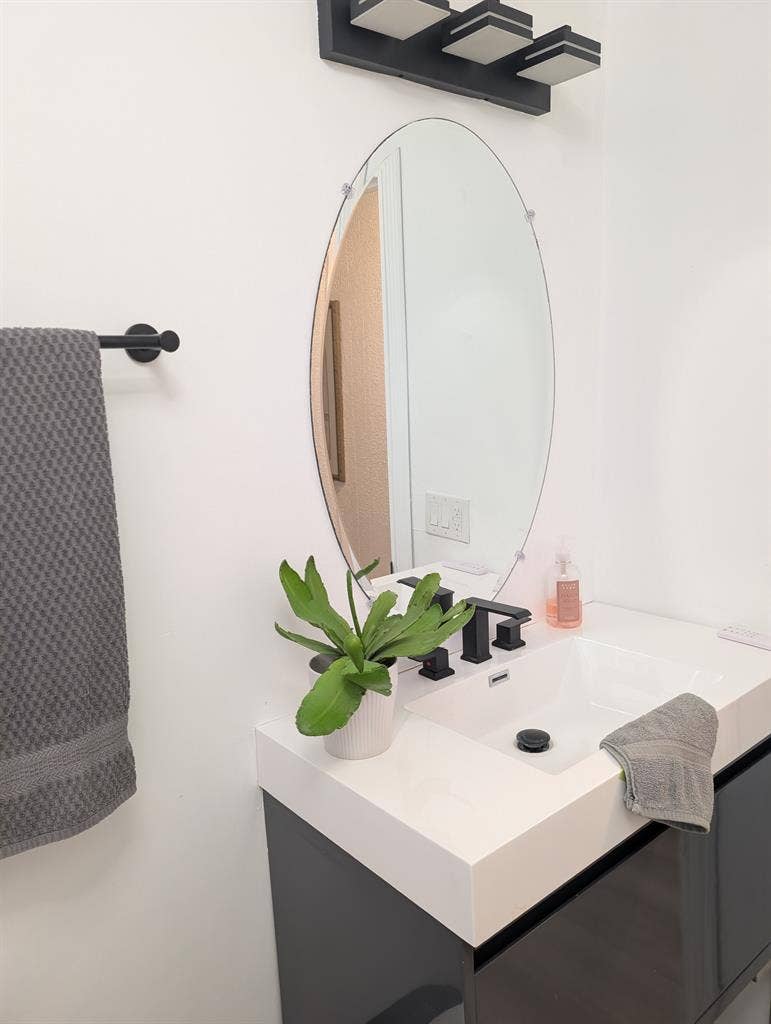 Private Bed Bath Den 45+comm LGBTQ