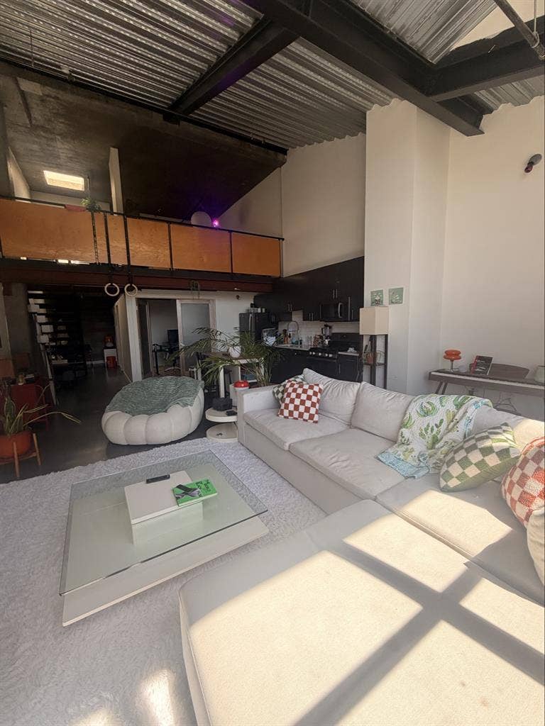 1050sft 2 bath loft short term rent