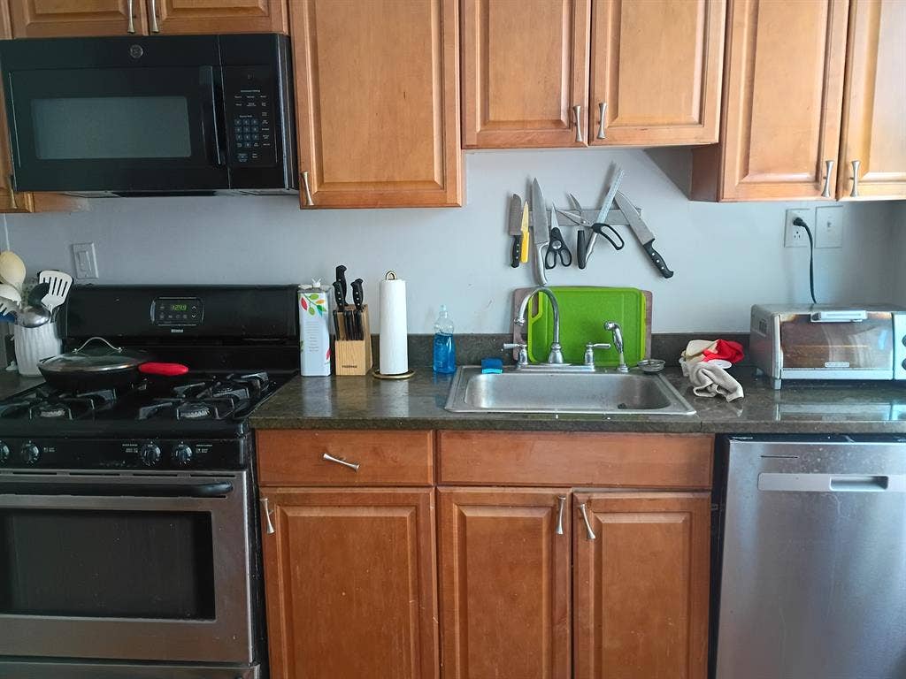 Looking for a roommate in JP