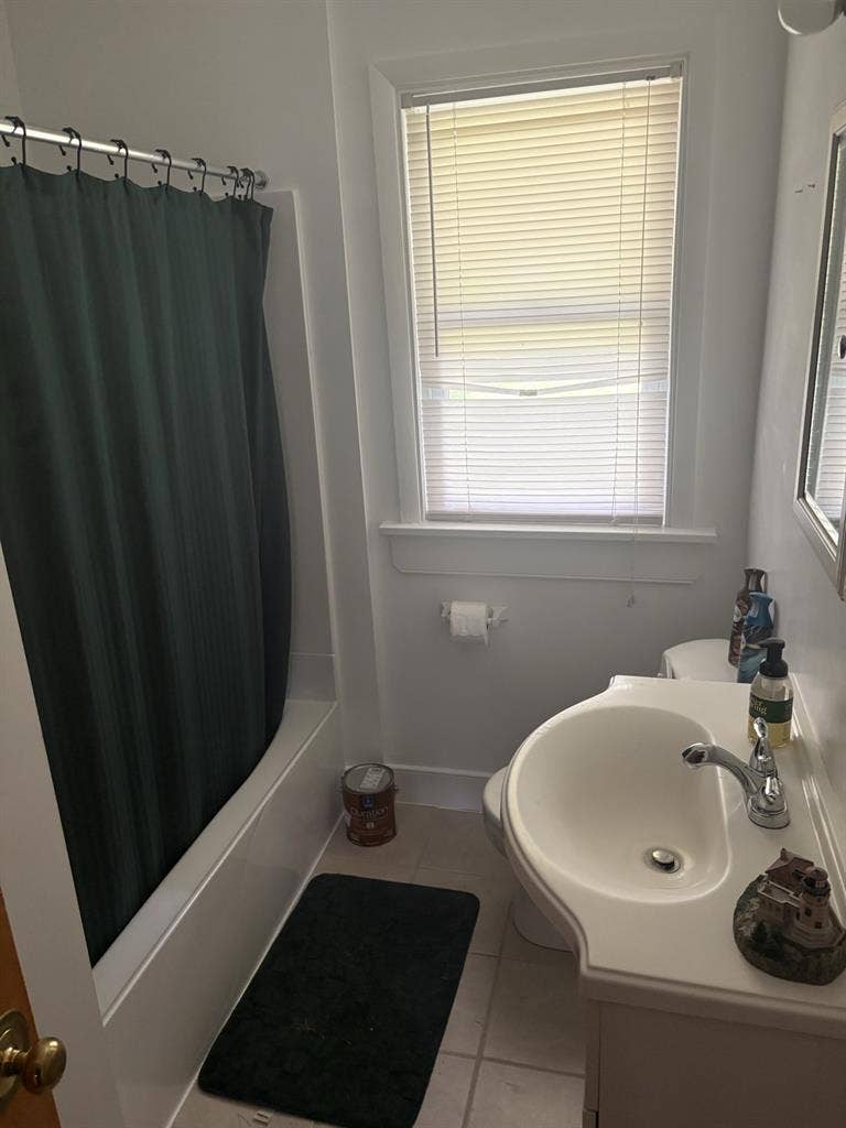 Furnished Room in Suburb