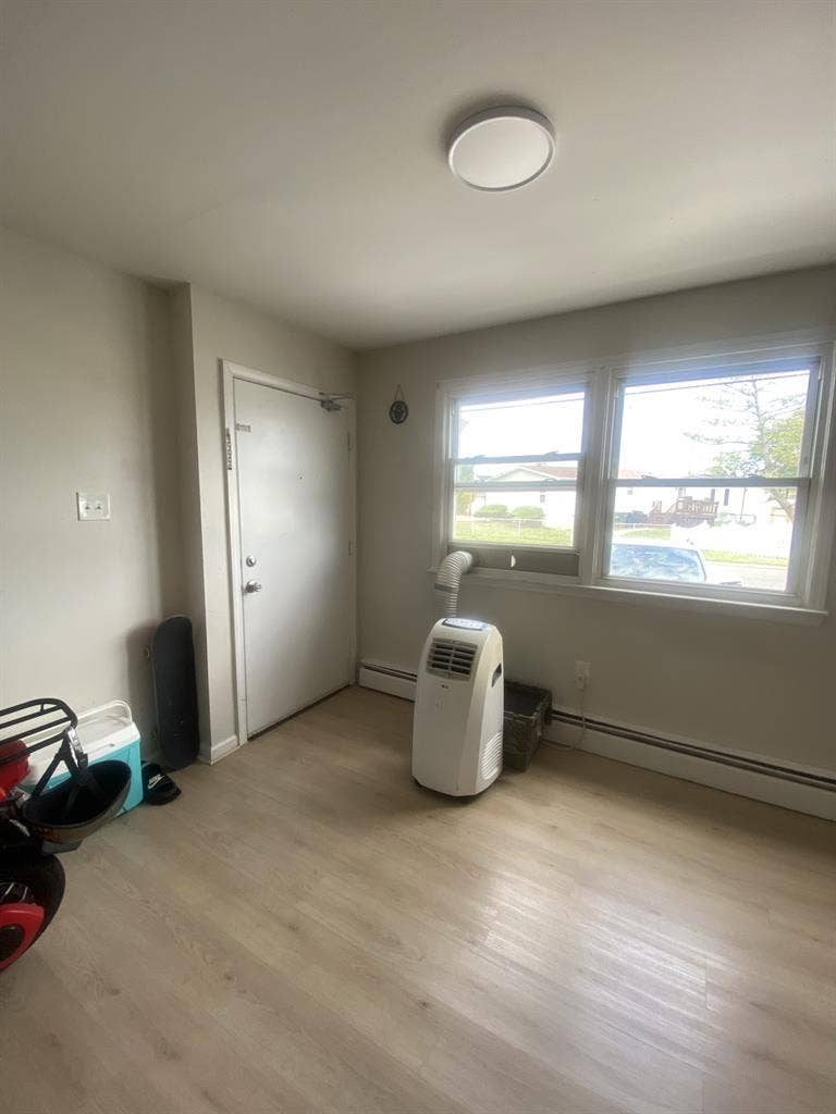 Cozy quiet Ac living
