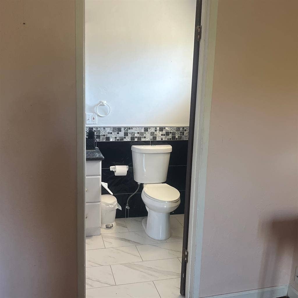 SPACIOUS ROOM FOR RENT WITH BRM