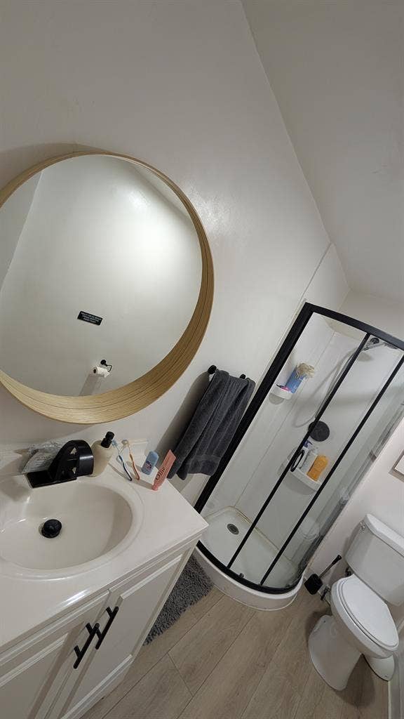Seeking Air BnB Roommate.