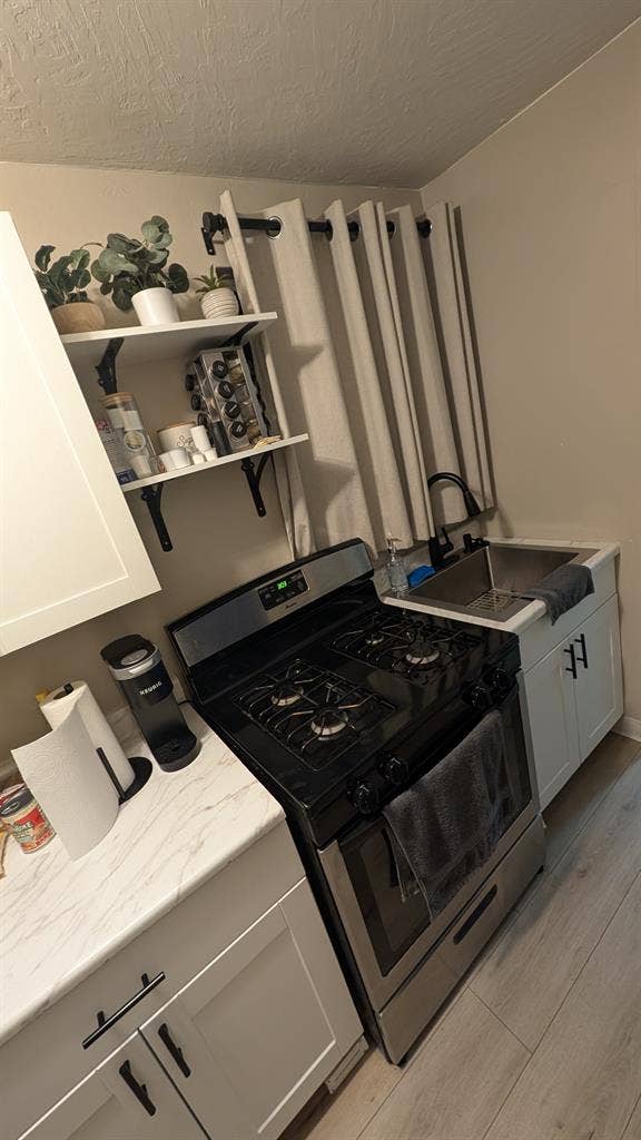 Seeking Air BnB Roommate.