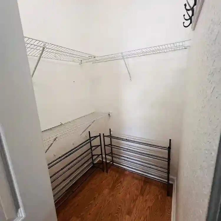 Cuarto amoblado en Doral