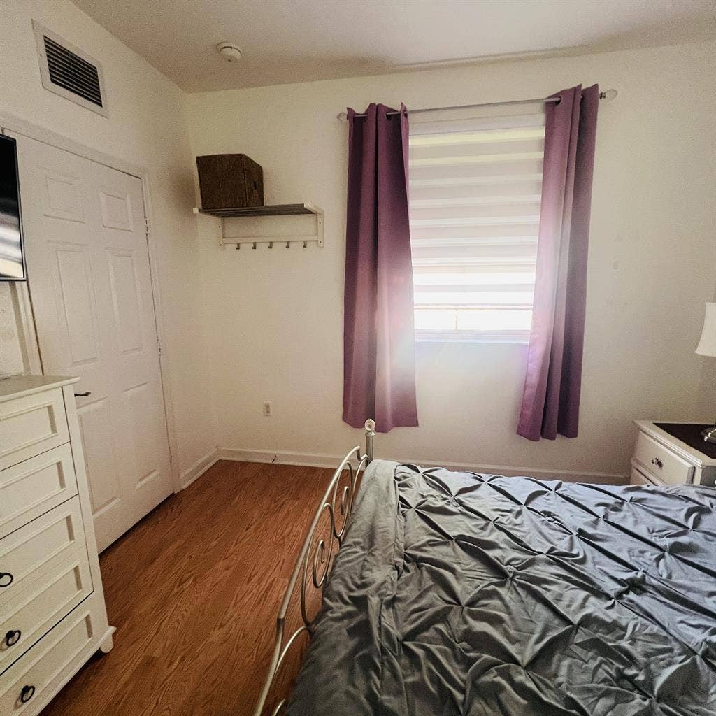 Cuarto amoblado en Doral