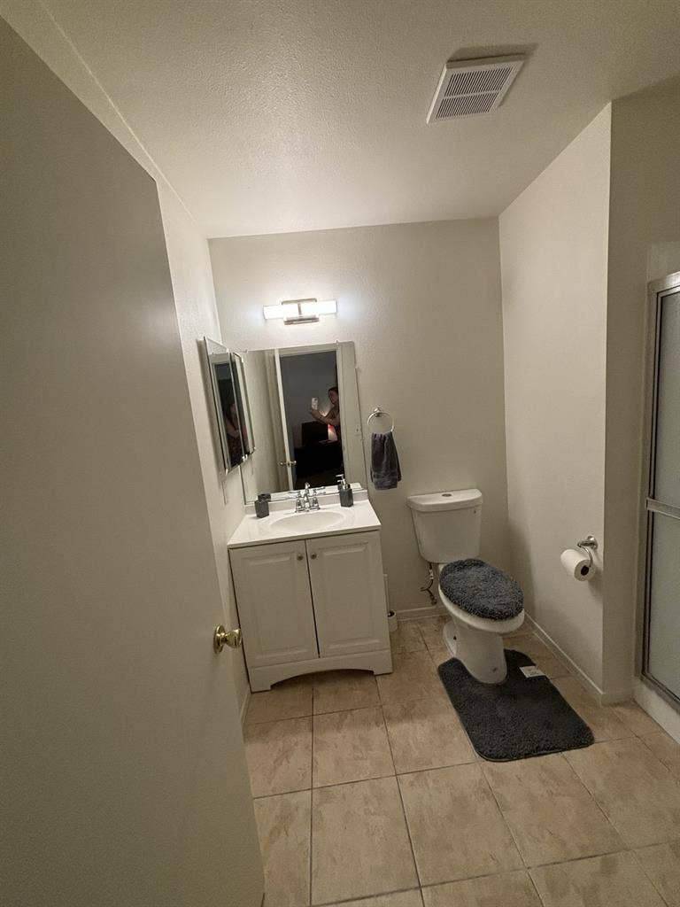 Master Bedroom and Bathroom!!