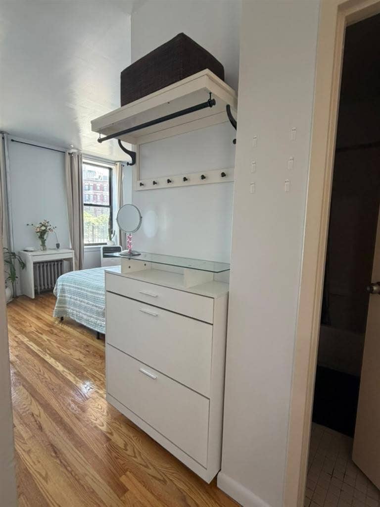 Sunny, fully equipped studio